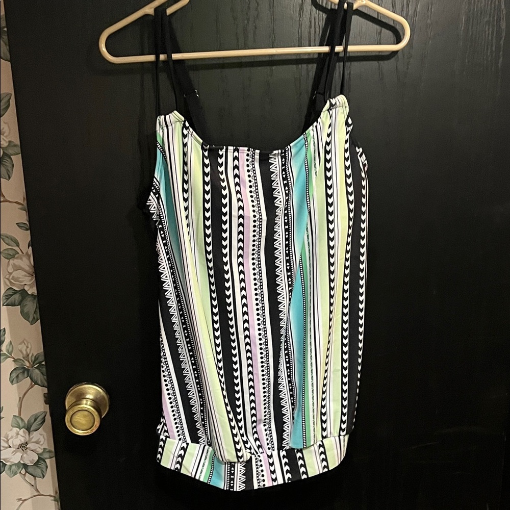 👙SWIMSUIT 🩱 SUMMER Zaful Black and Green Striped swim top with padding